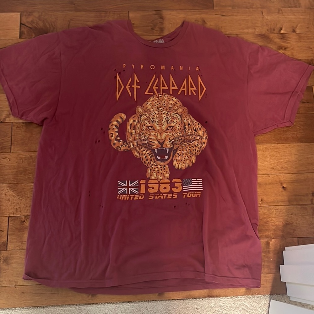 Urban Outfitters Oversized Def Leppard T-Shirt